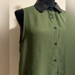 Ali & Kris EUC  Green Sleeveless Button Down Top with Black Collar size large Photo 1