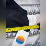 Vuori NWT  Yosemite Bra
Black Camo
Size XL Photo 4