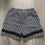 Rehab  Black and White Houndstooth Women’s Shorts. Photo 5