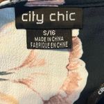 City Chic  Size S Plus 16 Fresh Fields Floral Wrap Top Blouse Cinch Sleeves Green Photo 3