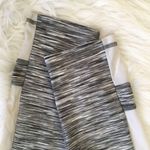 Alo Yoga Leggings M Oasis Capri in White Space Dye /White Athletic Athleisure Photo 5