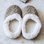 Sharper Image Cozy Grey and White Cable Knit Memory Foam Sherpa Slipper Size L Gray Size L Photo 2