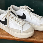 Nike White and Black Low-Top Blazer Low ‘77 Sneakers 8.5 Photo 0