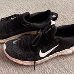 Black and White Nike free run shoes 5.0 Photo 1