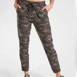 Athleta Camo Farallon Jogger #535275 in Black Olive Camo W1571 Sz 6 Photo 0
