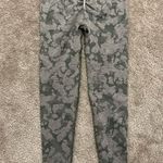 Gymshark Women’s Adapt Seamless Butt Scrunch Leggings Green Camo Size S Small Photo 4