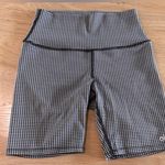 Alo Yoga 7" High-Waist Micro Houndstooth Biker Short size XS Photo 5