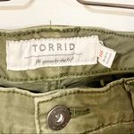 Torrid  Womens Green Plus Size 16 Floral Embroidered Crops Jeans Photo 3