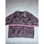 Gymshark  Camo Burgundy Crop Top‎ Size Small Photo 4
