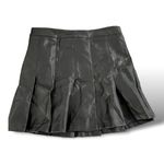 Faux leather pleated skirt size medium Black Photo 1