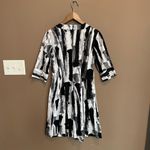 Natori  3/4 Sleeve V Neck Sheath‎ Dress in Splattered Paint Size 4 Photo 3