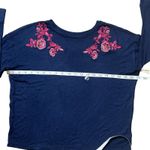 Live Love Dream  Seriously Soft Knit Top Women's Med Navy Floral Embroidered Boho Photo 2