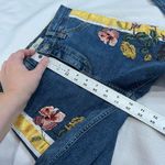 Topshop Floral Embroidered Cropped Jamie Jeans Photo 8