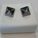 14k White Gold Pavé Diamond Pyramid Stud Earrings Silver Photo 1