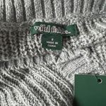 Wild Fable Women's Gray Cropped V-Neck Pullover Sweater - Size Small - NWT Photo 1