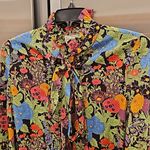 Anthropologie đź’•MILLE RESORT & TRAVEL đź’• Blair Blouse ~ Tie Neck Green Motif XS Photo 8