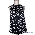 Worthington  small black white geometric sleeveless button back sleeveless blouse Photo 0
