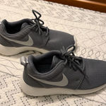 Nike Roshe One Gray Tennis Shoes Photo 0
