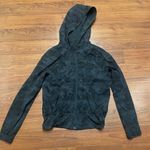 Lululemon  Pack It Up Jacket in black/camo with hood size 2 Photo 7
