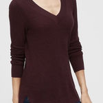 Gap NWT Women’s Long Sleeve V Neck Sweater Maroon Red Purple Size Medium Photo 0