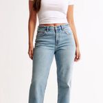 Abercrombie & Fitch Abercrombie 90s Mid-Rise Straight Jeans Photo 4