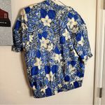 Notations Blue and white cropped floral Hawaiian shirt with shoulder pads Photo 4