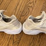 Nike Air Huaraches Photo 0