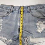Levi's Shorts Women's 32 Cut Off Denim Light Wash 560 Relaxed Fit Distress Denim Photo 5