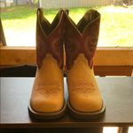 Ariat Burgundy and Cream Western Boots like new Photo 3