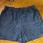 Anne Klein  very soft denim shorts. Photo 0