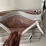 Dana Buchman Dana Bachman Crossbody Bag Color White& Grey. Photo 4