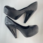 Black heels with cut out of heel all leather made in Portugal Size 6 Photo 10