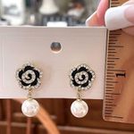 Earrings Floral Gold & Black With Crystals and Faux Pearl Dangle New Photo 1