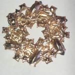 Elegant Green Rhinestone and Gold Tone Boho Wreath Brooch Photo 3