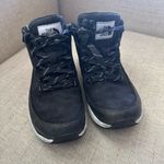 The North Face  women boots size 8.5 Black Interior Fabric Photo 1