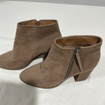 Universal Threads Woman’s Universal Thread Block Heel Faux Suede Cowboy Style Bootie Size 9.5 Tan Photo 3