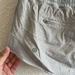 Lululemon Women’s Hotty Hot Swiss Dot Gray Shorts Size 8 Photo 4