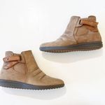 Clarks  Tamzen Mid Tan Pleated Ankle Boots Women’s Size 7 Fall Winter Booties EUC Photo 11