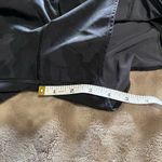 Lululemon  Black Camo Hottie Hots 4” Women’s Shorts Sz 2 Activewear EUC Photo 4