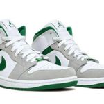 Air Jordan 1 Mid SE Grey Pine Photo 0