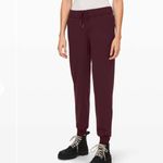 Lululemon On the Fly Jogger 28” Cassis Photo 1