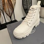 Palladium  PALLABASE TWILL Women's White Ankle Boots Size 6.5 Photo 3