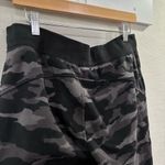 Athleta  Triumph Jogger, Black Camo Lux‎ SIZE M Photo 5