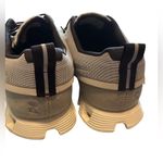 On women’s size 9 cloud 5 sneakers Black Photo 2