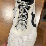 on cloud Running Shoes Photo 4