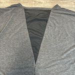 GapFit Breathe Women's Athletic Shirt Dark Charcoal Grey Gray M Med Medium Photo 4