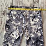 Fabletics Gray and White Collage Capri. Size XSmall Photo 2