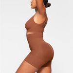 SKIMS NWOT  Everyday Sculpt Mid Thigh Short - Bronze Size S‎ Photo 1