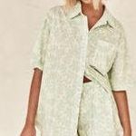 Green and white shirt/short set Size L Photo 0