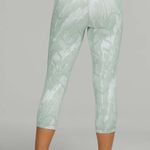 Lululemon Swift Speed High-Rise Crop 21 Reverberate Chevron Jacquard Silver Blue White Photo 1